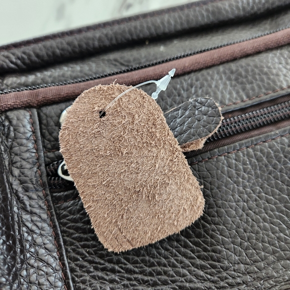 NWOT - WOMENS GENUINE LEATHER WAIST BAG HAS MULTIPLE POCKETS & PHONE GROMMET - Picture 16 of 16